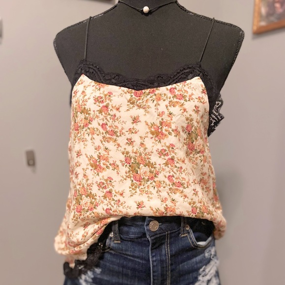 VSCO ensemble! Shorts, top and choker - Picture 1 of 10